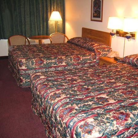 Thunderbird Motor Inn Baraboo Bagian luar foto