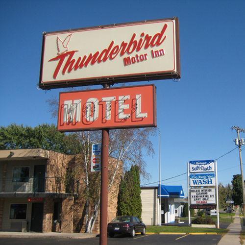 Thunderbird Motor Inn Baraboo Bagian luar foto