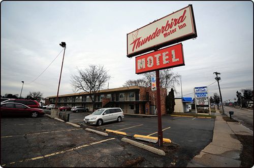 Thunderbird Motor Inn Baraboo Bagian luar foto