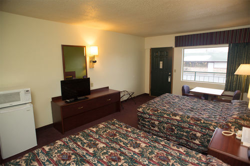 Thunderbird Motor Inn Baraboo Bagian luar foto