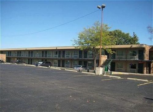 Thunderbird Motor Inn Baraboo Bagian luar foto